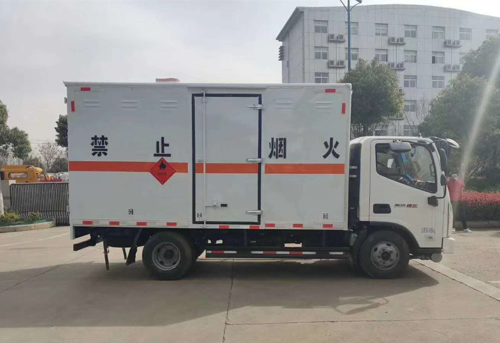 福田奧鈴4.2米危險品廂式車 福田奧鈴4.2米危險品廂式車