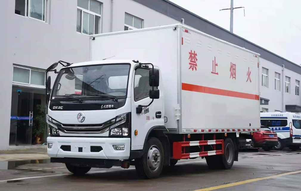 東風5.15米貨廂爆破器材運輸車 東風5.15米貨廂爆破器材運輸車