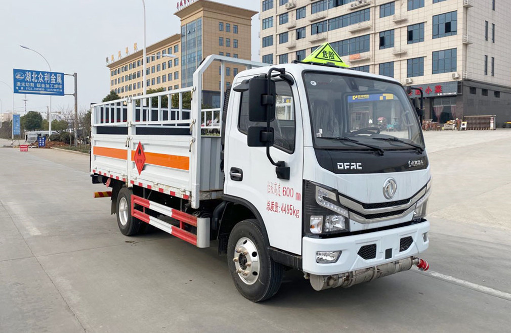 東風(fēng)4.1米貨廂氣瓶運(yùn)輸車 東風(fēng)4.1米貨廂氣瓶運(yùn)輸車