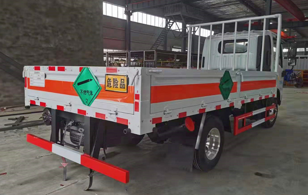 東風(fēng)4.1米貨廂氣瓶運(yùn)輸車 東風(fēng)4.1米貨廂氣瓶運(yùn)輸車