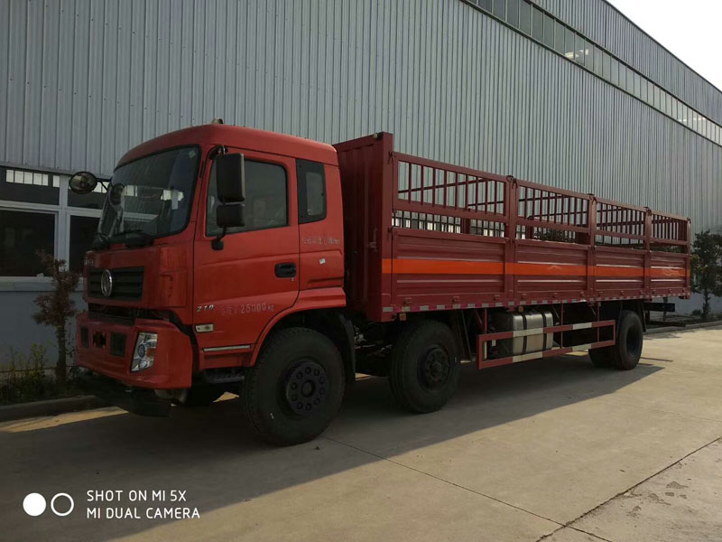 東風(fēng)9.5米(15.3噸)氣瓶車 東風(fēng)9.5米(15.3噸)氣瓶車