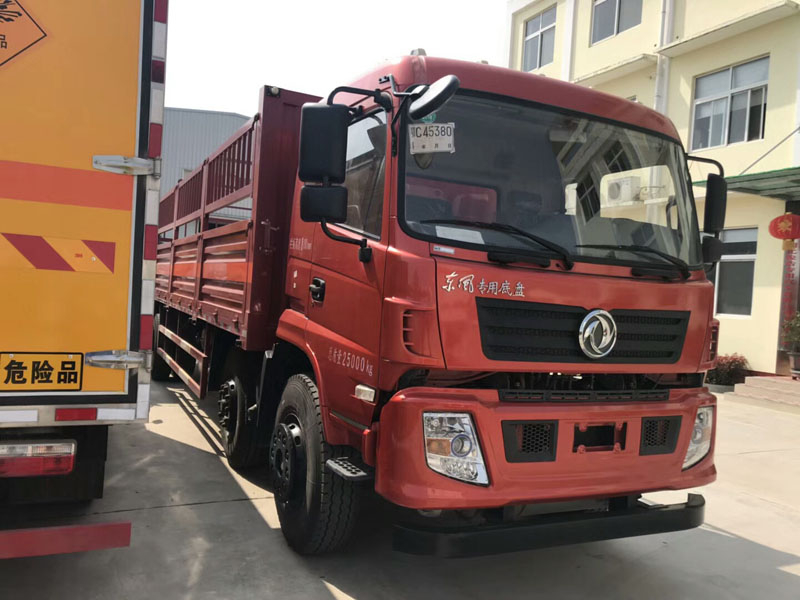 東風(fēng)9.5米(15.3噸)氣瓶車 東風(fēng)9.5米(15.3噸)氣瓶車