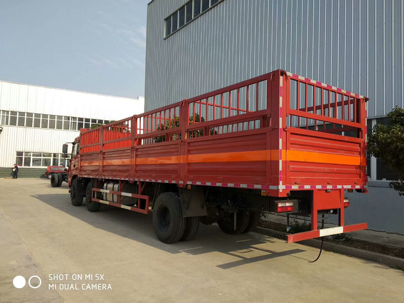 東風(fēng)9.5米(15.3噸)氣瓶車 東風(fēng)9.5米(15.3噸)氣瓶車