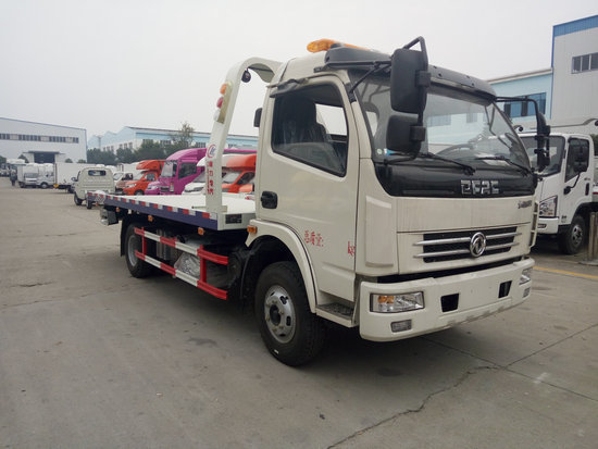 東風(fēng)多利卡國(guó)五一拖二清障車(chē)（帶吊機(jī)）