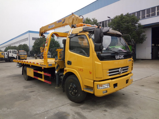 東風(fēng)多利卡國(guó)五一拖二清障車(chē)（帶吊機(jī)）