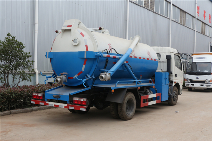 東風多利卡5方吸污車 東風多利卡5方吸污車