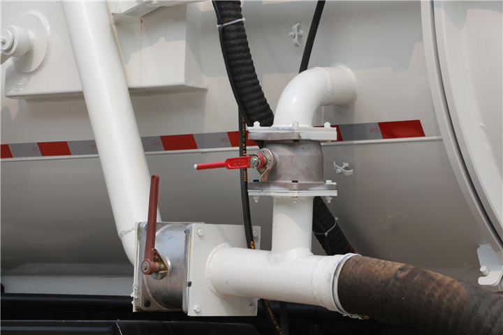 東風后八輪16方吸污車 東風后八輪16方吸污車