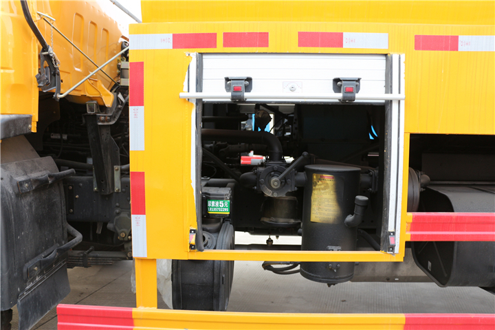 東風(fēng)多利卡9方清洗吸污車 東風(fēng)多利卡9方清洗吸污車