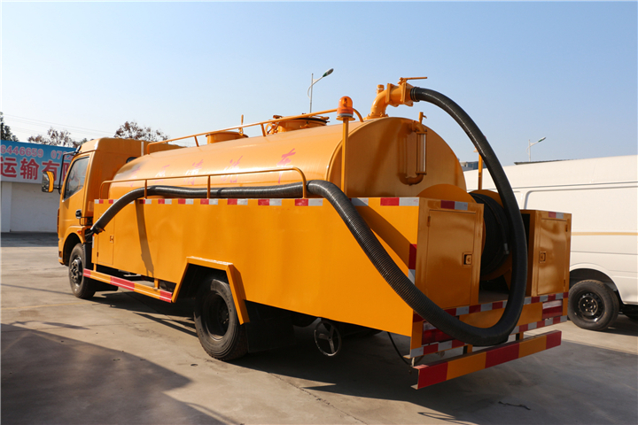 東風(fēng)多利卡9方清洗吸污車 東風(fēng)多利卡9方清洗吸污車