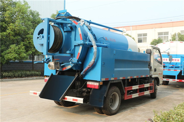 東風多利卡3方吸污車 東風多利卡3方吸污車