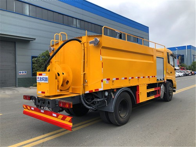 國六東風天錦清洗車