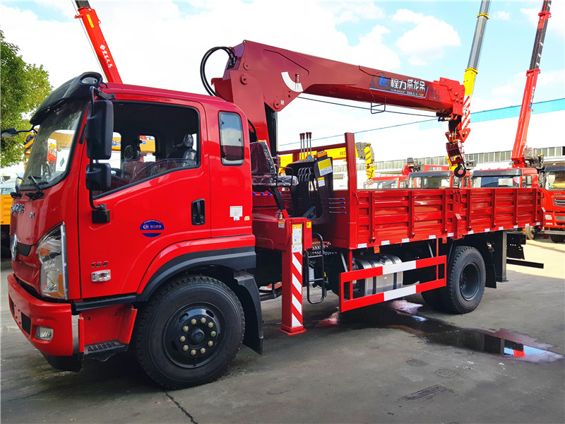 東風(fēng)暢行8噸四方位隨車吊 東風(fēng)暢行8噸四方位隨車吊