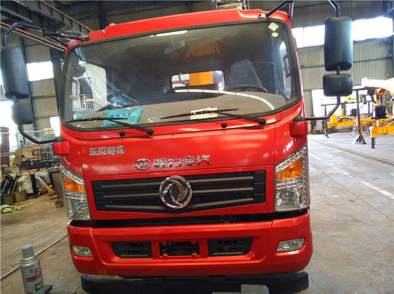 東風御虎6.3噸小黃牌隨車吊