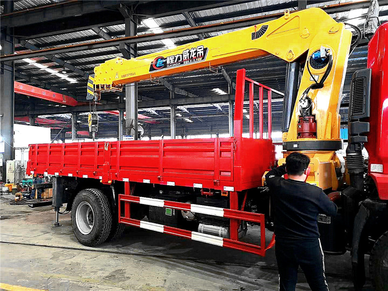 東風(fēng)錦程單橋8噸隨車吊 東風(fēng)錦程單橋8噸隨車吊