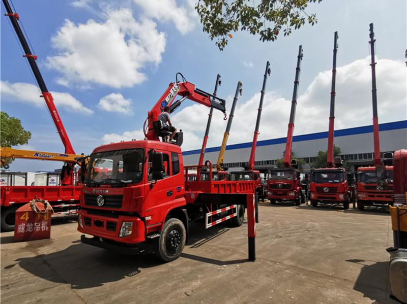 東風(fēng)單橋折臂12噸隨車吊 東風(fēng)單橋折臂12噸隨車吊