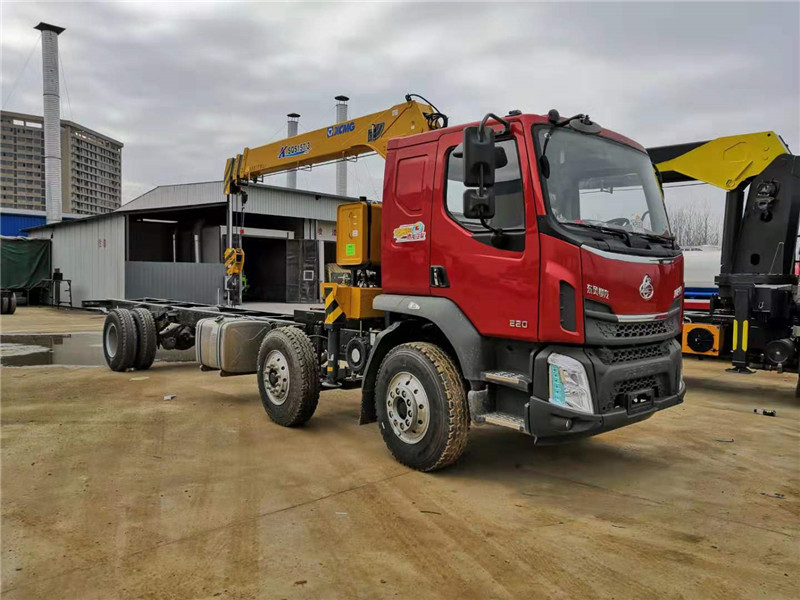 柳汽前四后四6.3噸隨車(chē)吊