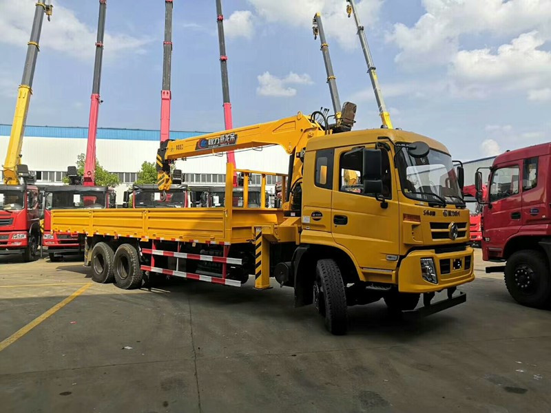 東風華神后八輪12噸工程黃 東風華神后八輪12噸工程黃