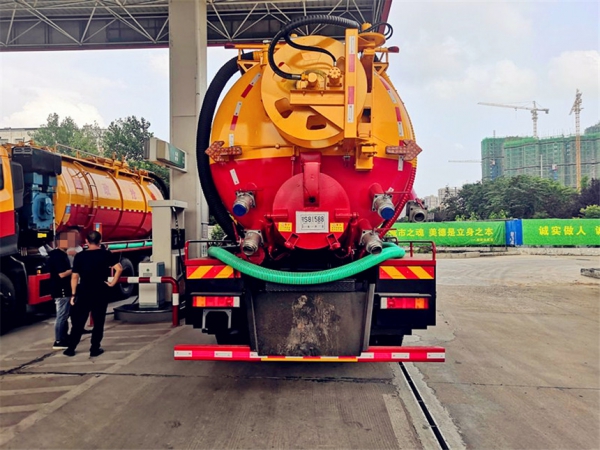 天龍后八輪清洗吸污車 天龍后八輪清洗吸污車