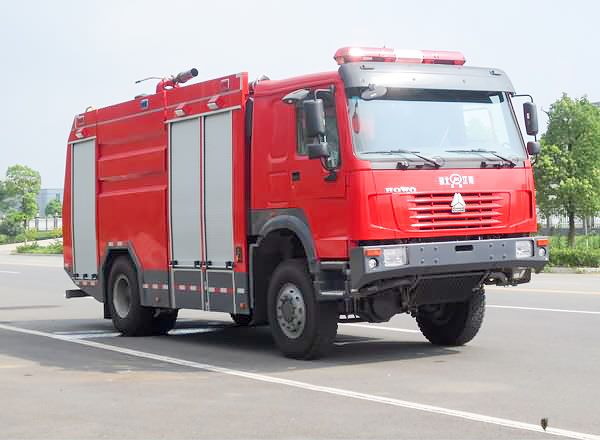 重汽豪沃四驅(qū)泡沫消防車(chē)